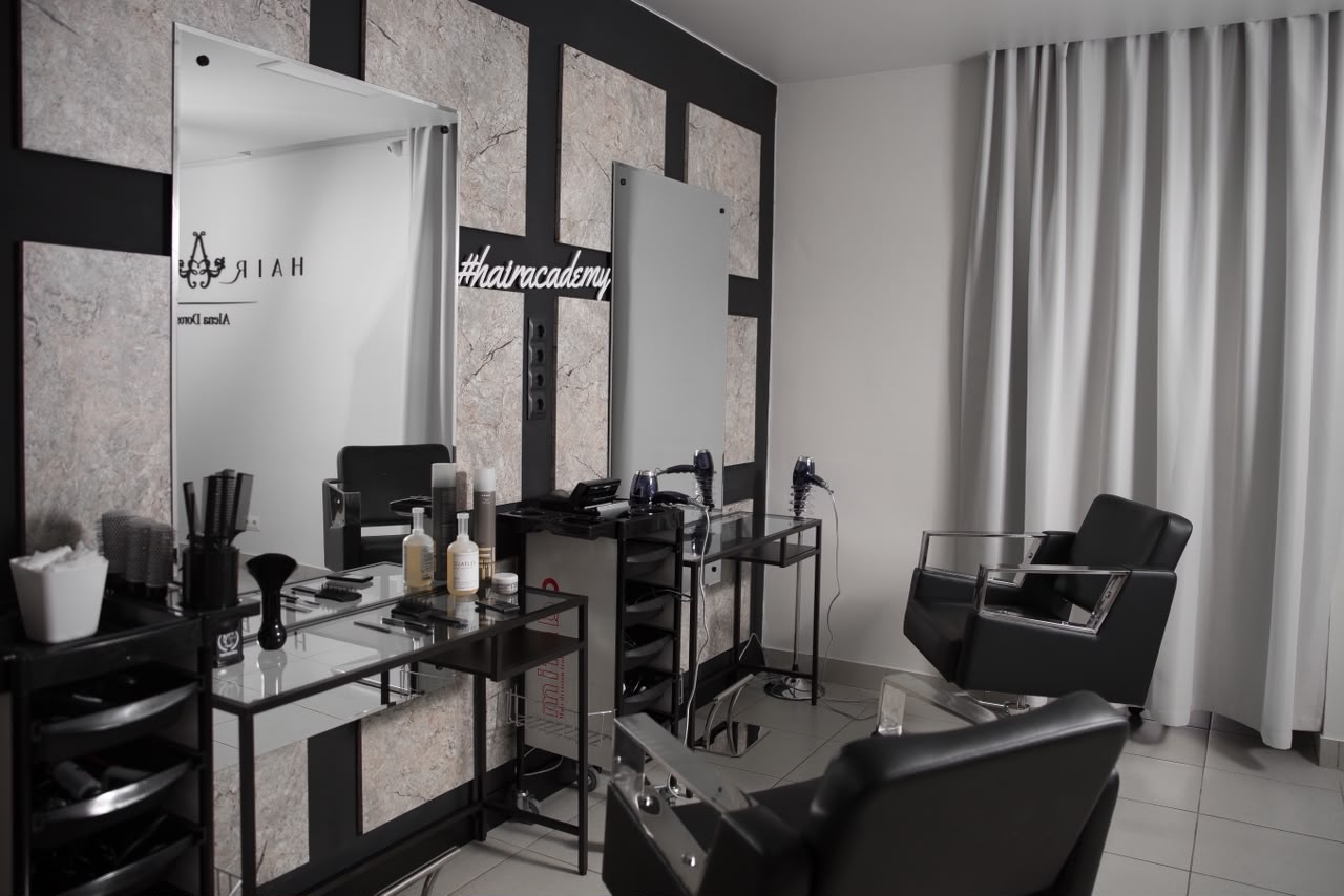 Салон красоты Hair Academy в чёрно-белой гамме